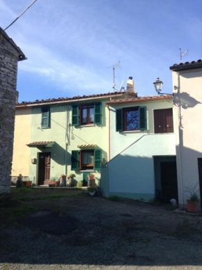 Casa Lory Montevitozzo frazione Sorano-camera con bagno privato, cucina e salotto